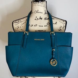MICHAEL KORS JET SET CROSSGRAIN LEATHER TOTE